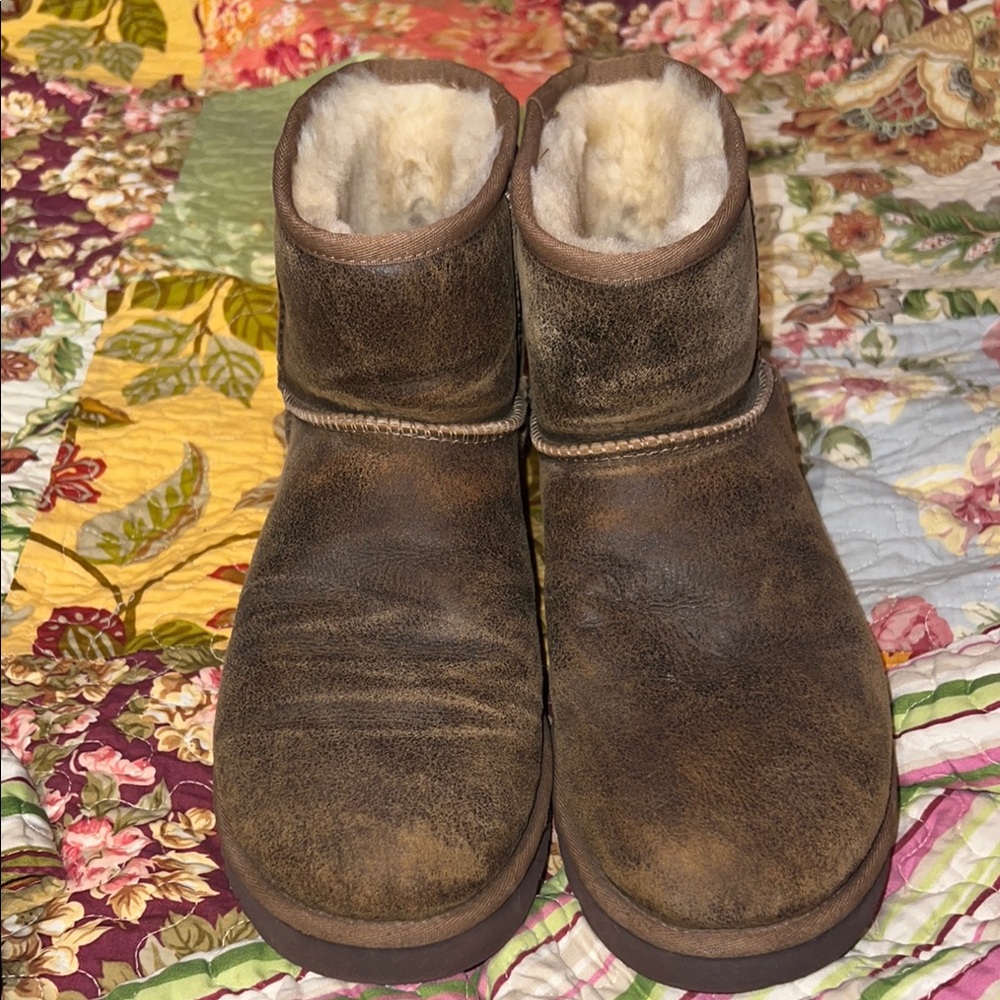 Men’s classic mini Bomber Ugg 
Box included